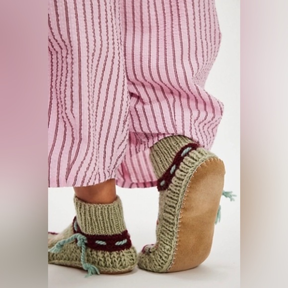 Free People Frosty Friends Slipper Socks From French Knot SWAN NEW - Picture 2 of 4